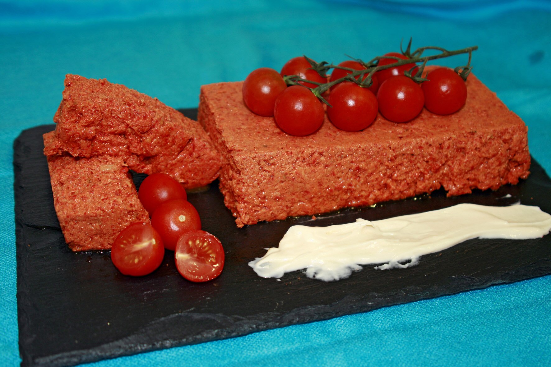 Pastel de pimientos rojos, emplatar