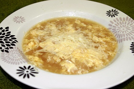 Receta de sopa de cebolla, presentacion